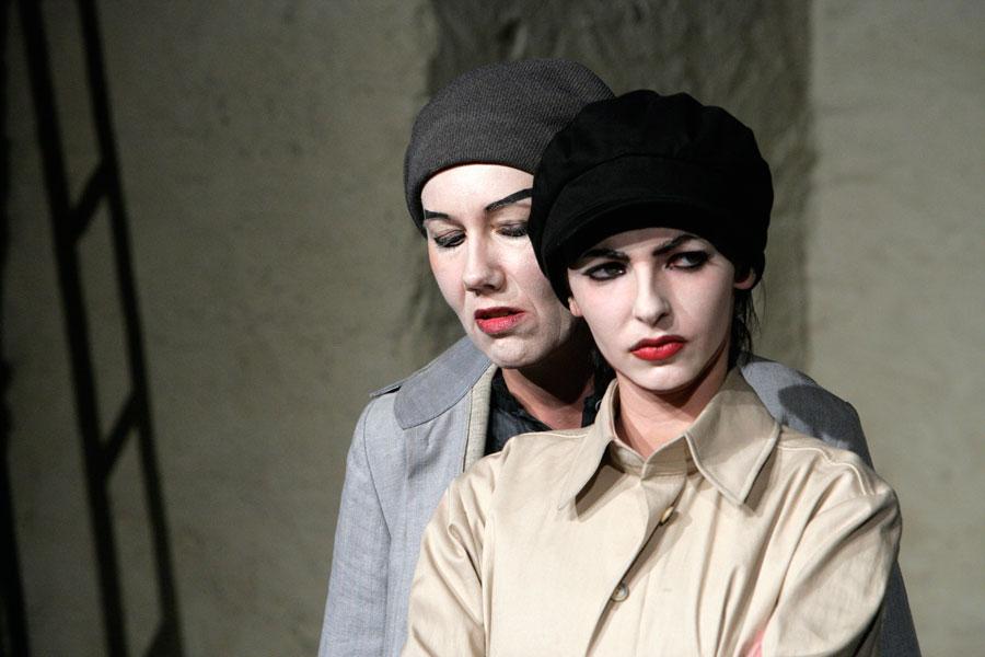 Foto von DER GUTE MENSCH VON SEZUAN von B. Brecht, Hermann Anthamatten, 2006