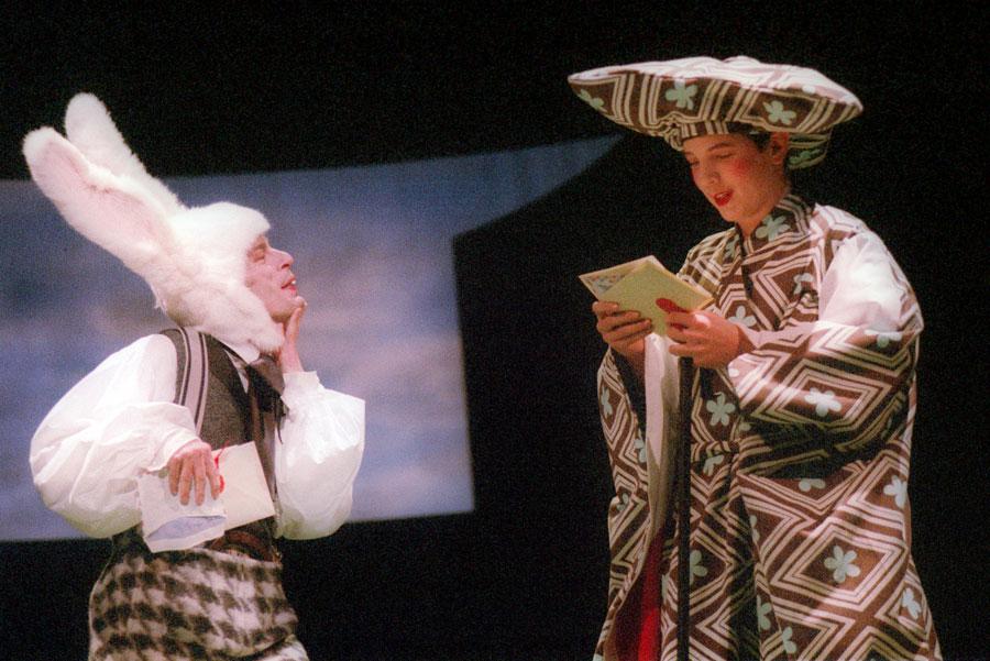 Foto von ALICE IM WUNDERLAND nach Lewis Carroll, Daniel Wahl, 2001